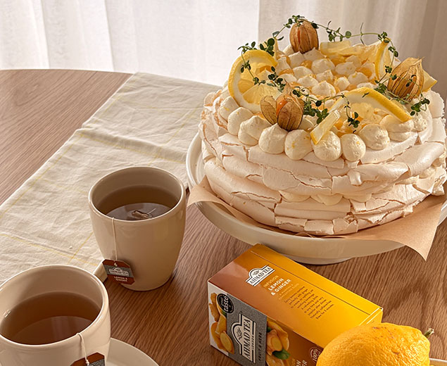 Pavlova Cake with Lemon and Ginger Curd